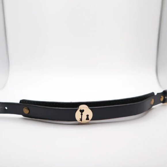 18K Gold Key Bracelet with Leather Wristband - Picture 6 of 7